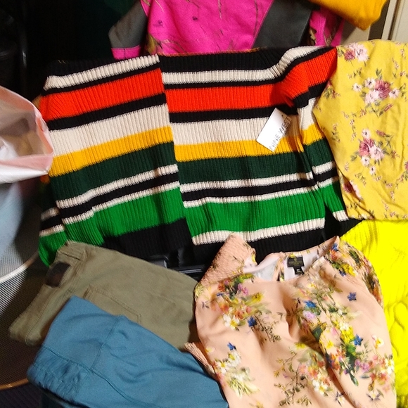 A medium USPS box or Bag of up to 3 pieces. This includes separates and dresses. - Picture 5 of 5